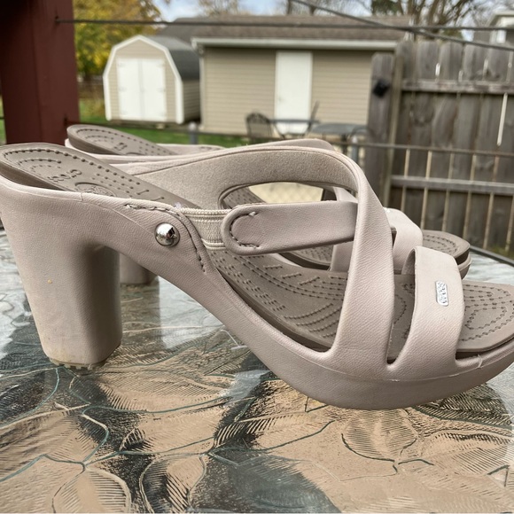 CROCS Shoes - Crocs Cyprus V Tan Sandal Heels womens Size 8